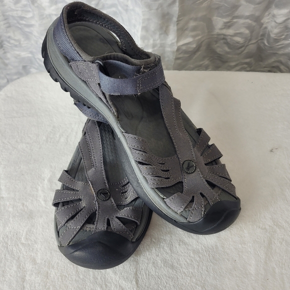 Keen sandals, size 9 - Picture 9 of 9